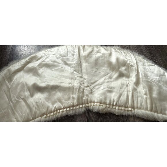 Vintage Rabbit Fur White Over The Shoulder Cape Wrap 70s Scarf Fits Small-Medium - Picture 15 of 16